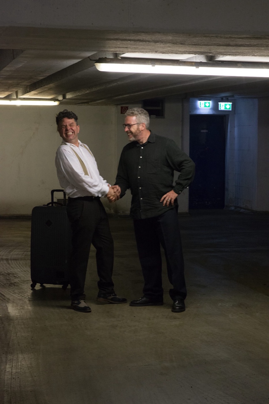 Moritz Röhl und Thomas Fedrowitz beim Handschlag